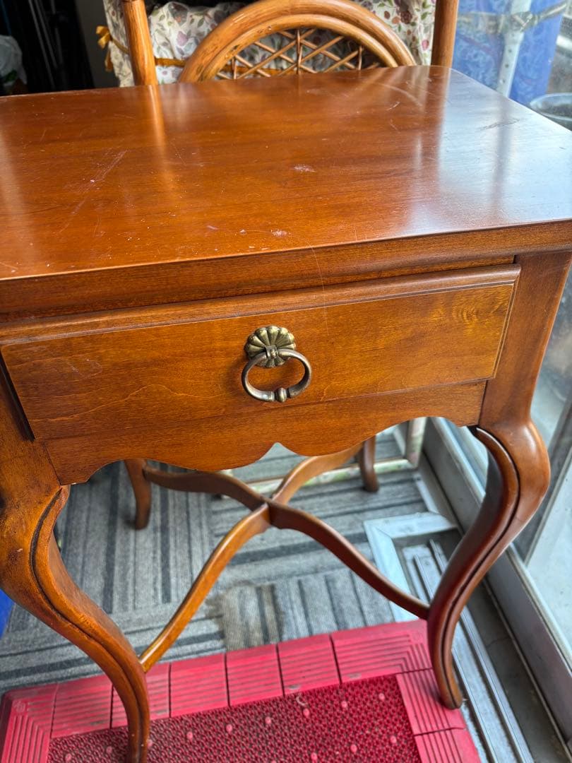 ブラウン木製猫足キャビネット 引き出し付き