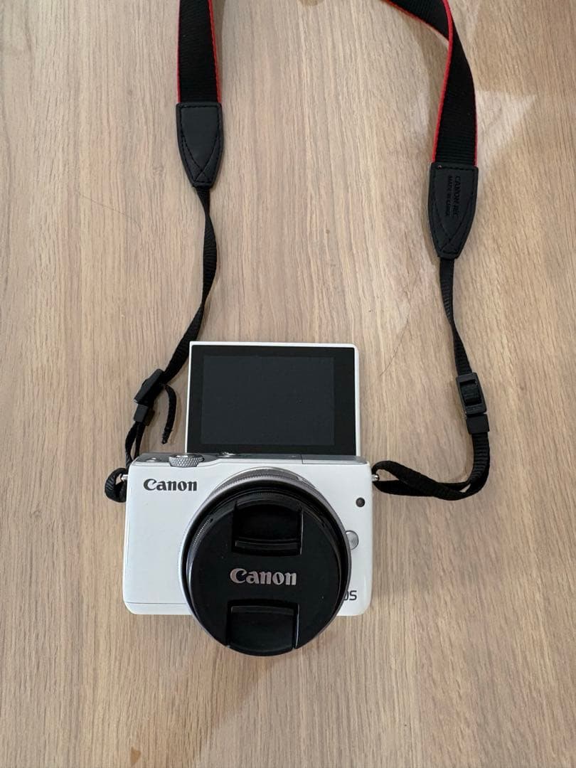 Canon EOS M10 ダブルズームキット ホワイト Wi-Fi内蔵