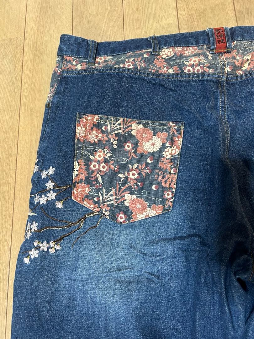 【お値下げ】絡繰魂カラクリダマシイ110size big極太刺繍入りデニムパンツ