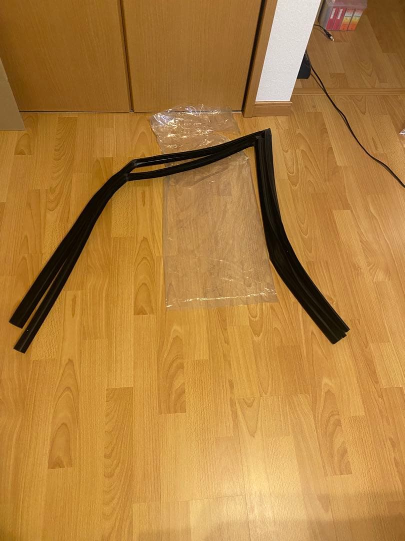 80-92 キャデラックブロアム　 フロントドアウィンドウガラスチャンネル