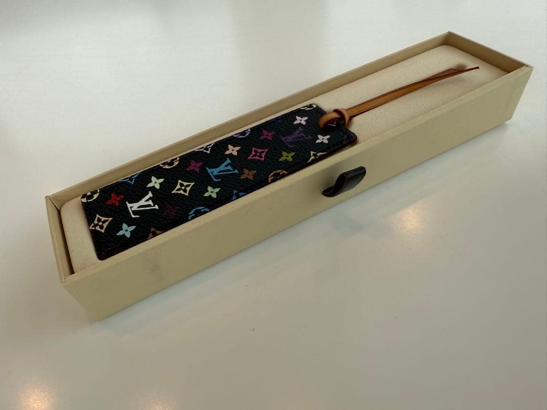 新品未使用ルイ・ヴィトンVUITTONノベルティ／ブックマーク／マルチカラー