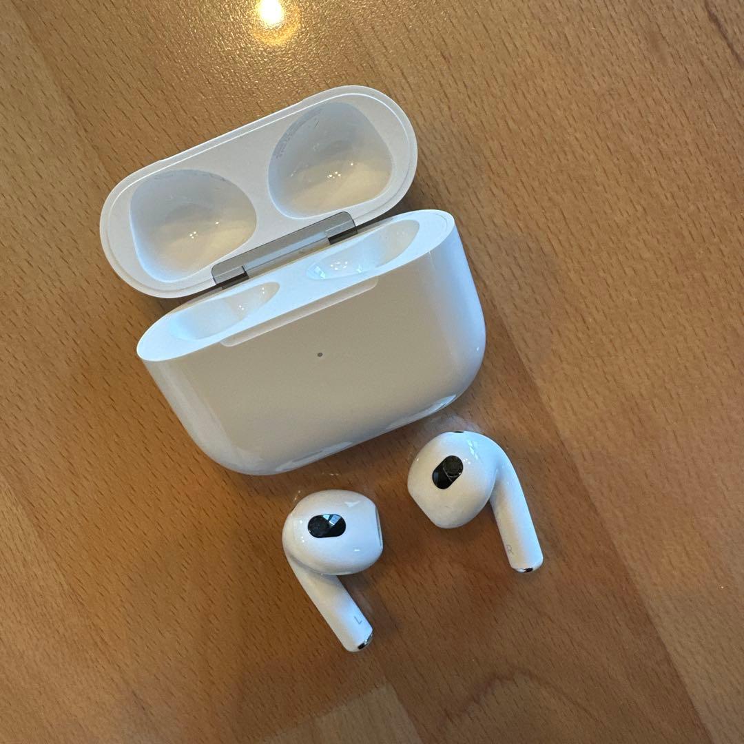 AirPods3 本体（純正品）+ ケース付き