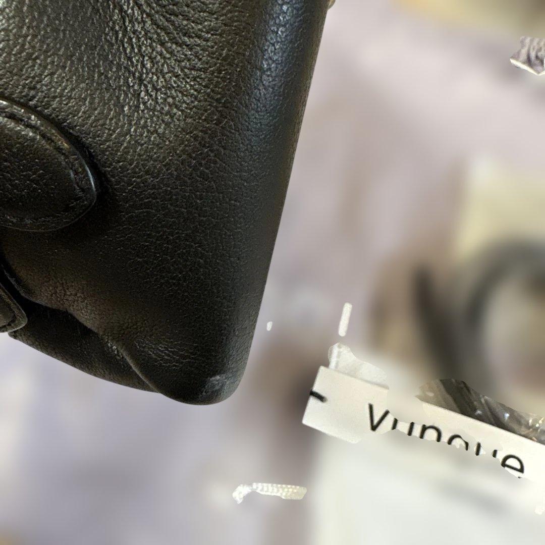 vunque ブラック ショルダーバッグ