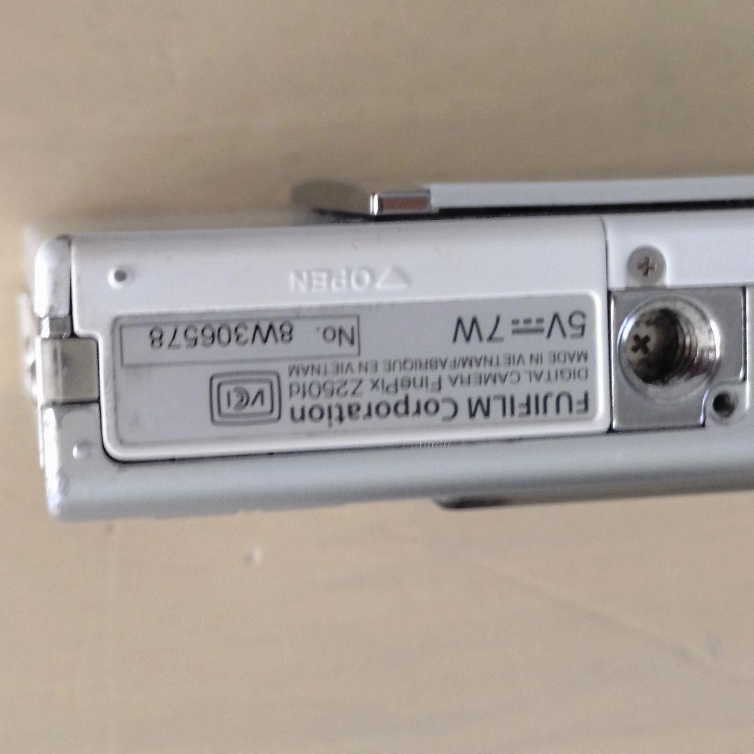 FUJIFILM FINEPIX Z250　ホワイト