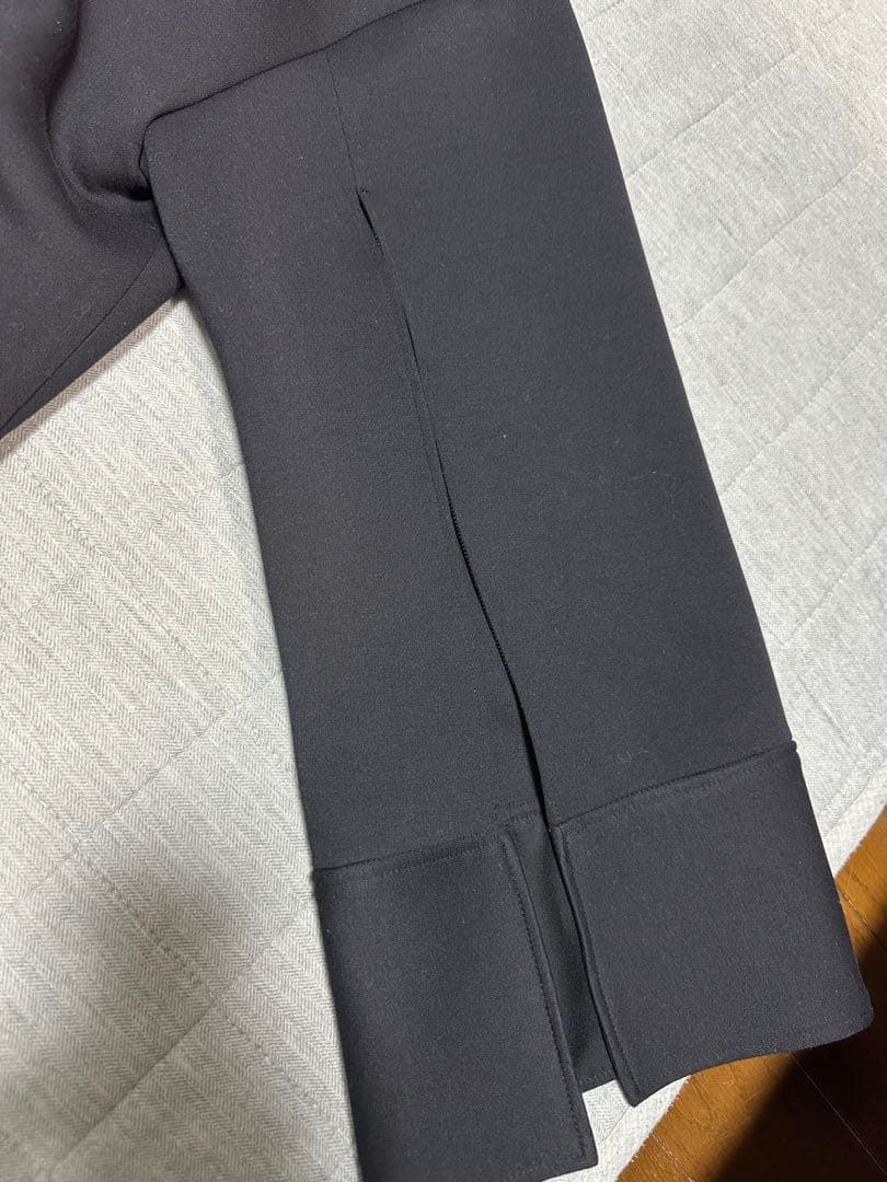 ルフィル ソフトダンボールスリットスリーブブラウス