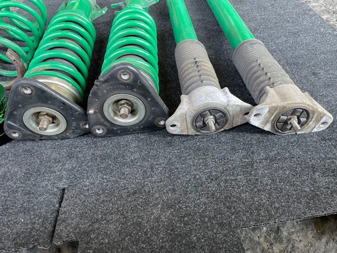 プレマシー　TEIN ネジ式車高調　　CWEFW CREW