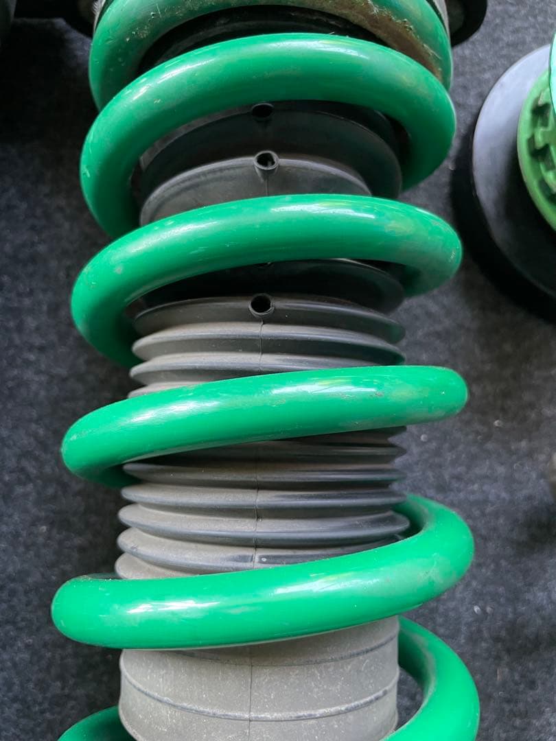 プレマシー　TEIN ネジ式車高調　　CWEFW CREW