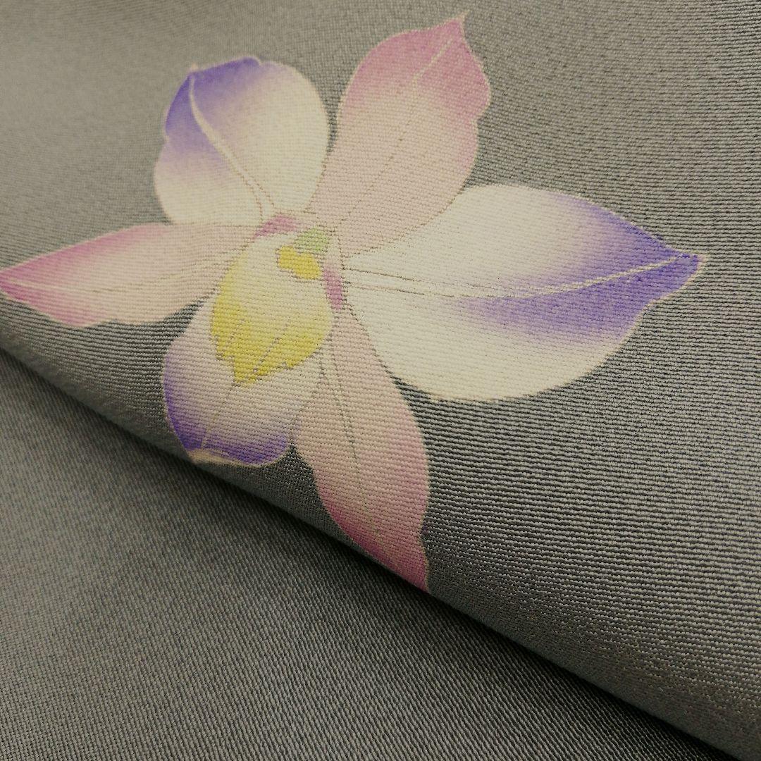 附け下げ(袷)　(洋蘭紋様　手描き京友禅(山崎 巌 落款)　身幅広め　利休鼠色)