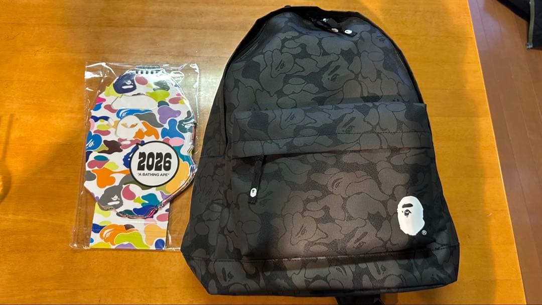A ￼BATHING APE カモフラージュリュックブラック カレンダー付き