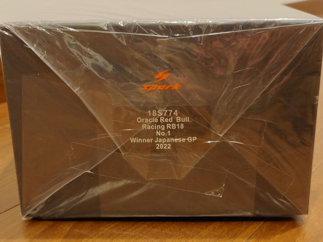 RedBull RB18 1／18 Winner Japanese GP　未開封
