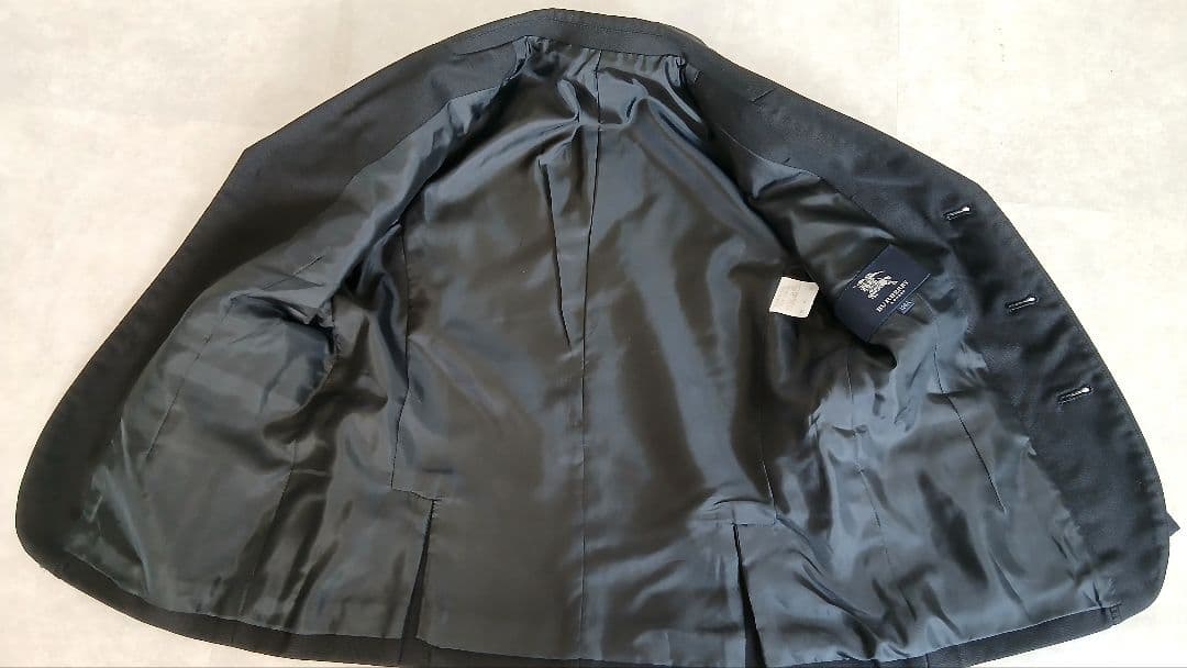 BURBERRY(120㎝)ピンバッジ付フォーマルセットアップスーツ美品