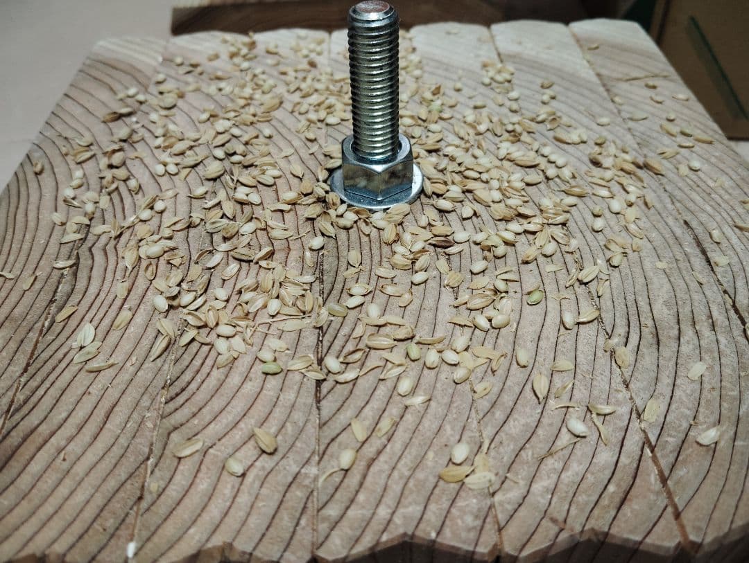 回転式籾擦り機(軽量小型 回転軸ボルト、上部投入タイプ)