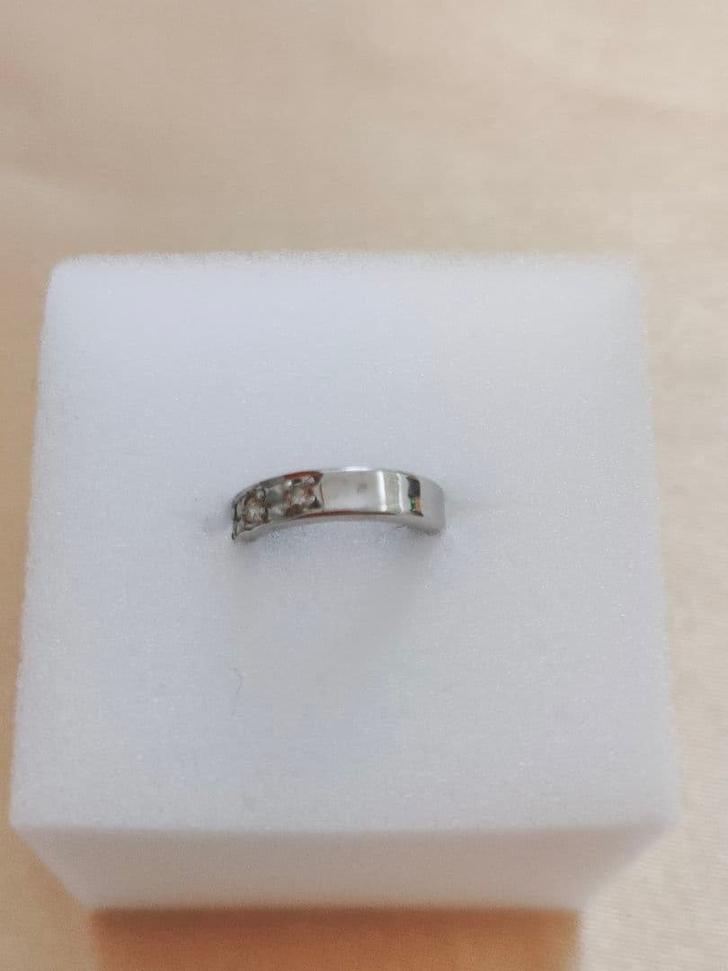 【片側のみ】Pt.900 （刻印あり）フープピアス　メレダイヤ付き