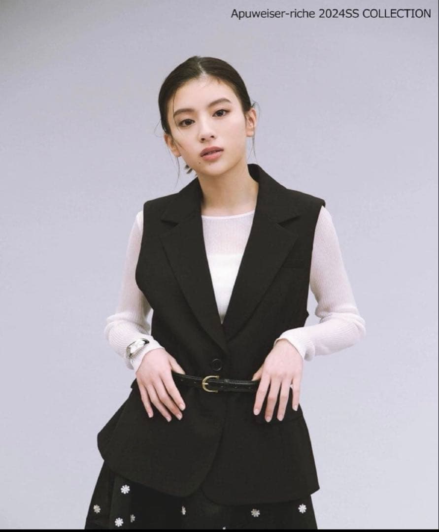 【美品】アプワイザーリッシェ　ウエストシェイプジレ　ペプラム　ベスト　ブラック