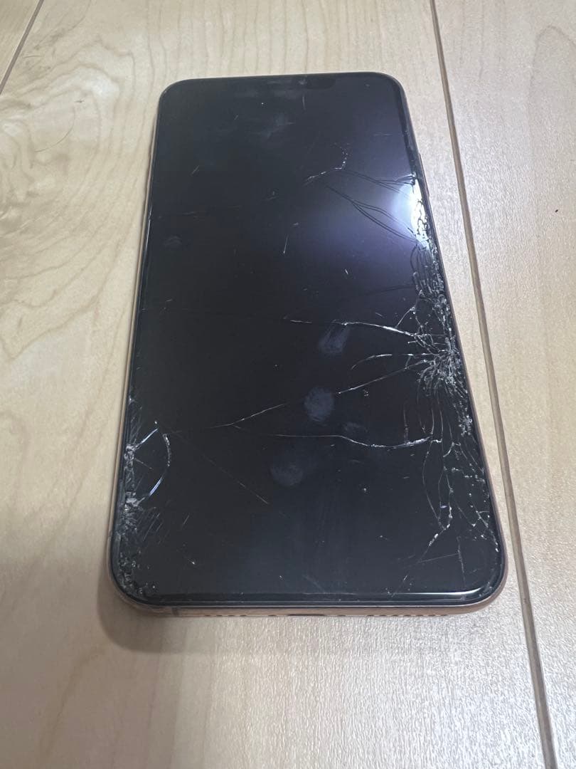 iPhone 11 Pro Max 本体 初期化済み 表面ひびあり 背面美品