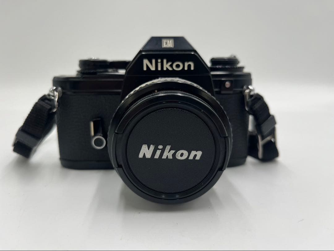 Nikon EM フイルムカメラ　50mm 1:1.8