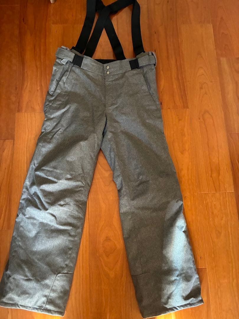 オンヨネ　スキーウェア ジャケットとパンツセット 黒とグレー