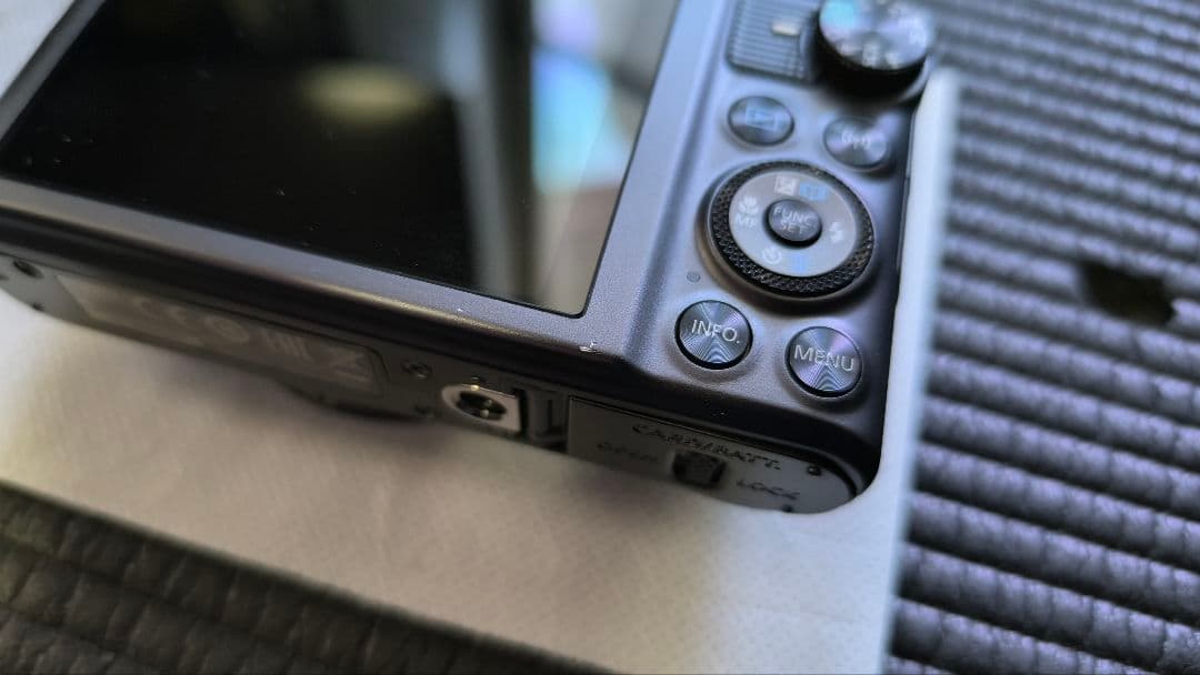 【新古品】キヤノン PowerShot SX720 HS ブラック