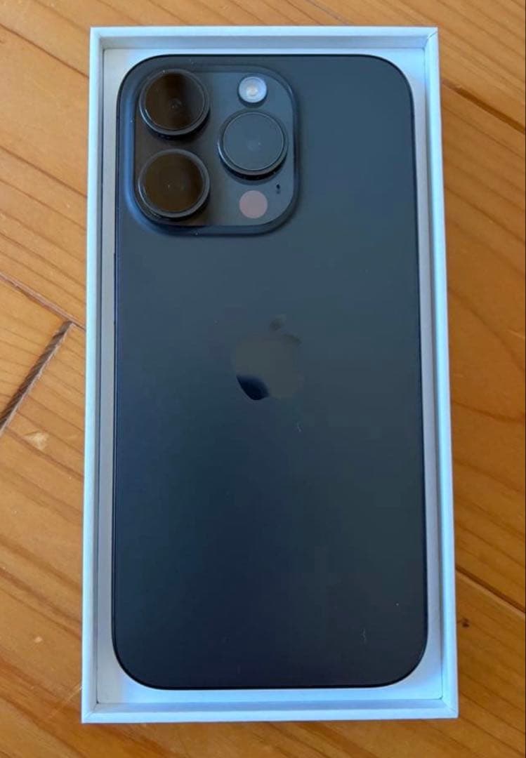 美品　iPhone 15pro SIMフリー