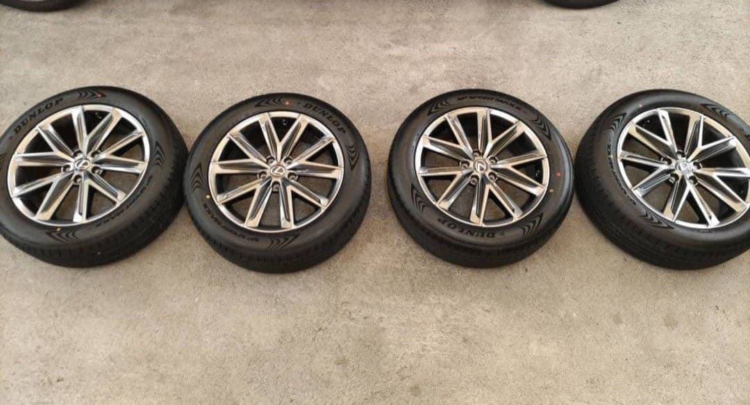 は*し様 レクサス　LBX　リラックス　純正18インチ　タイヤホイール　新車外し