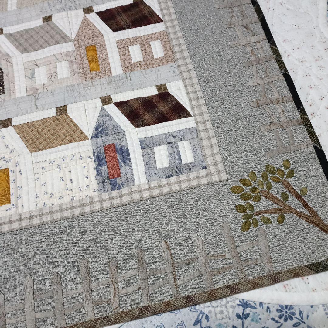 ♪ハンドメイド♪ パッチワークキルト ハウスのタペストリー マルチカバー