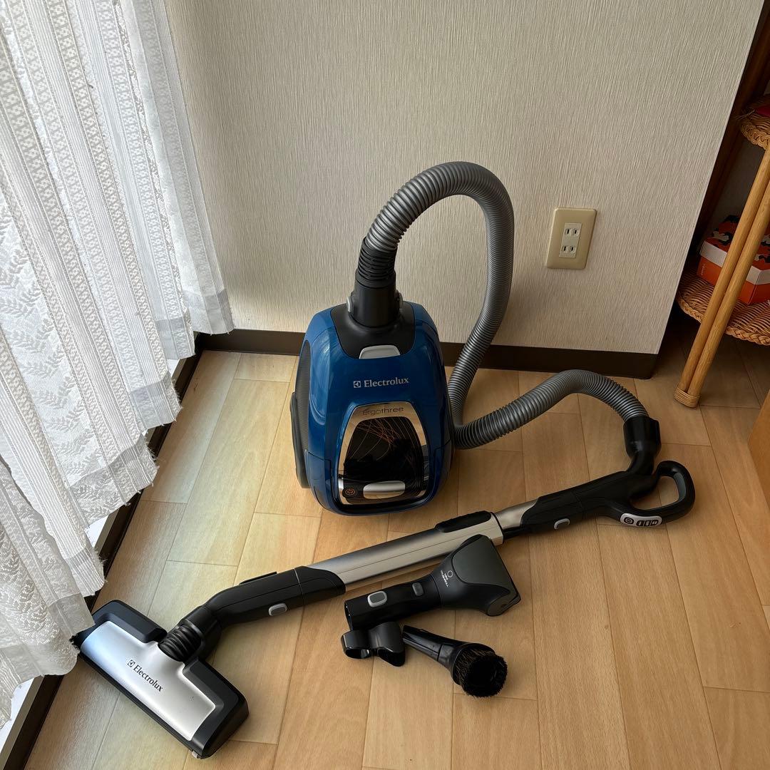Electrolux ergothree EET530CBキャニスター掃除機