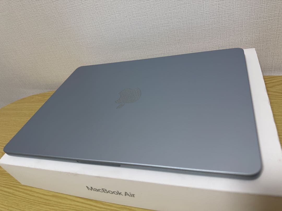 【極美品】2025年モデルMacBookAir m4 13インチ スカイブルー