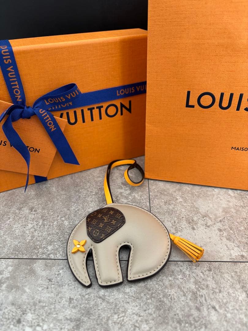 Louis Vuitton ルイヴィトン　象型レザー チャーム