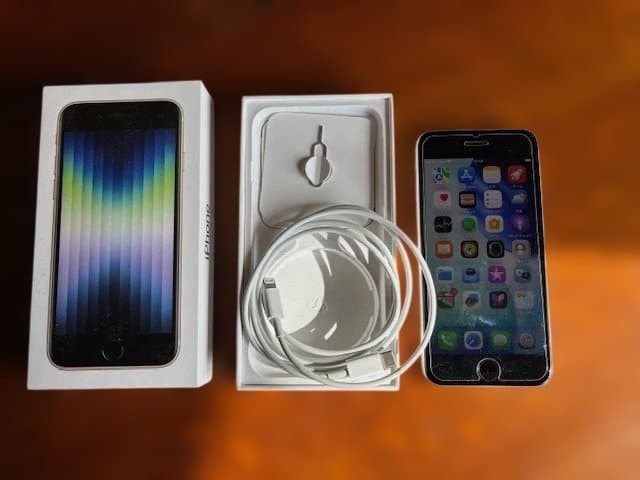 iPhone SE 第3世代　スターライト