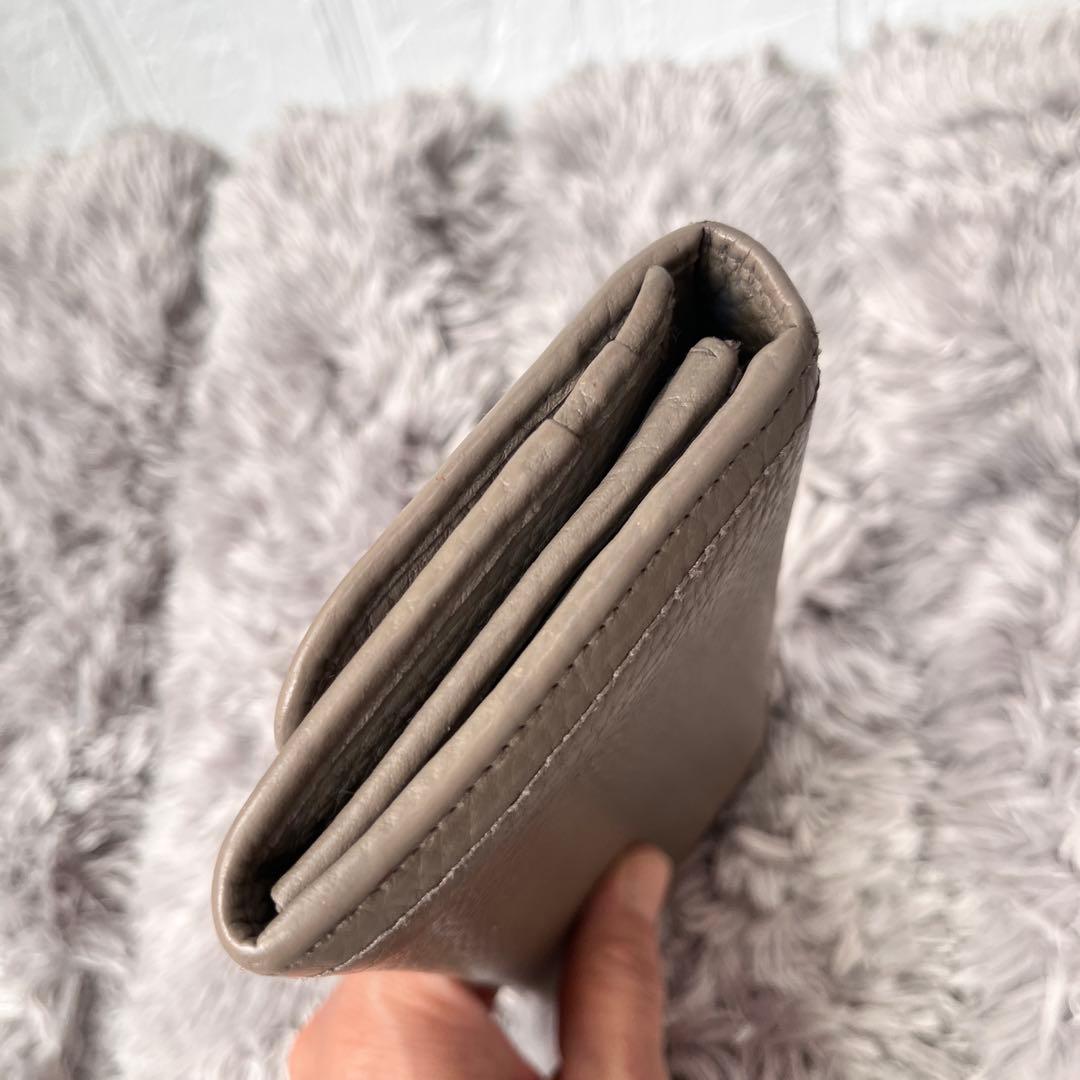 良品✨PRADA 長財布　メタルロゴ　長財布　シボレザー　グレージュ