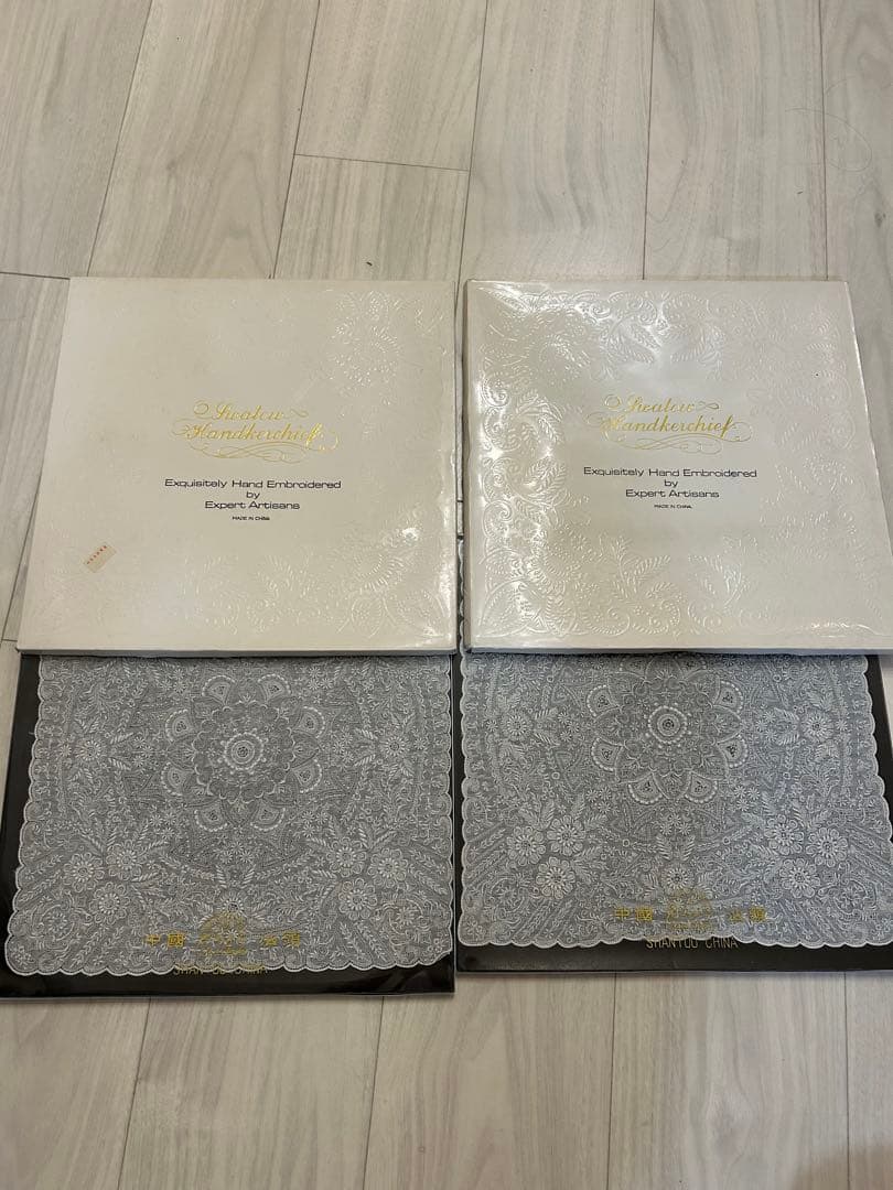 未使用　SHANTOU CHINA 白金刺繍ハンカチ　スワトウ 汕頭 2つ