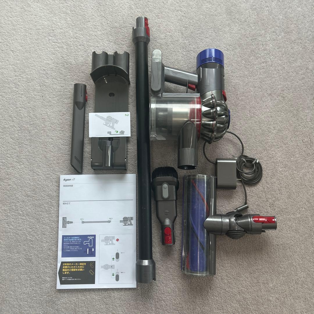 ダイソン V7 SV11 コードレスクリーナー一式　ダイレクトドライブ