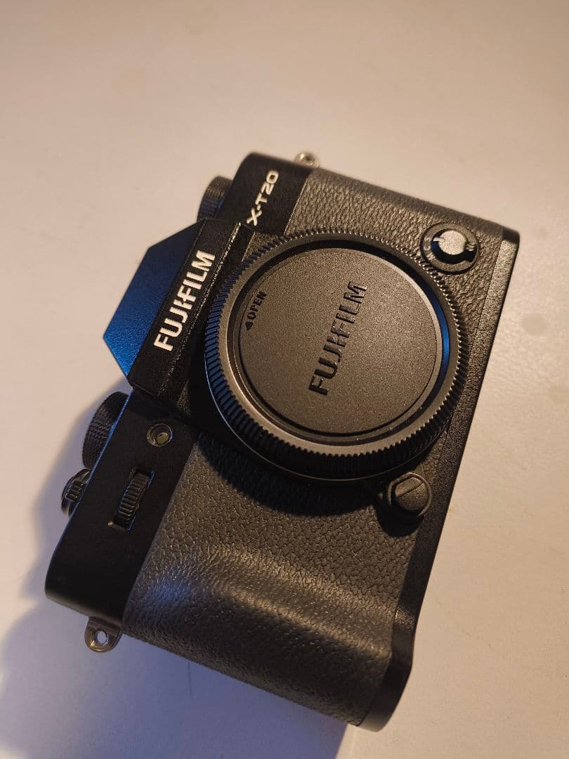 Fujifilm X-T20 ミラーレス一眼 ブラック ボディ、バッテリー付き