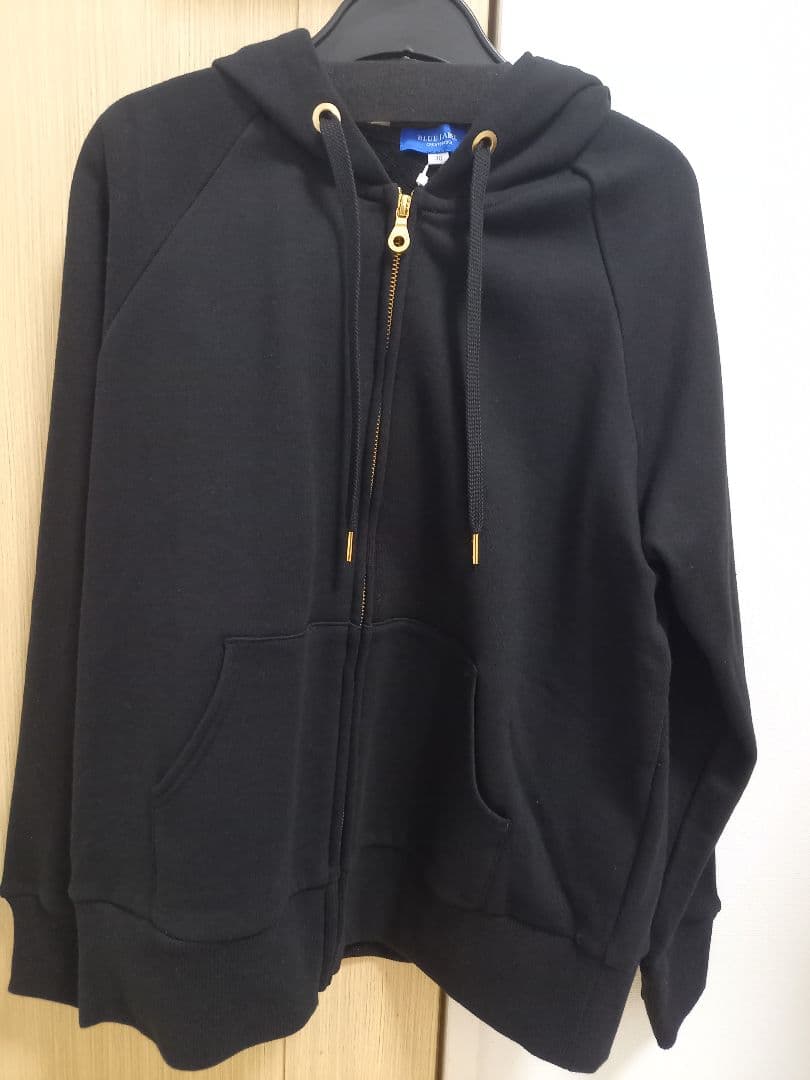 【新品】フード付きパーカー 黒