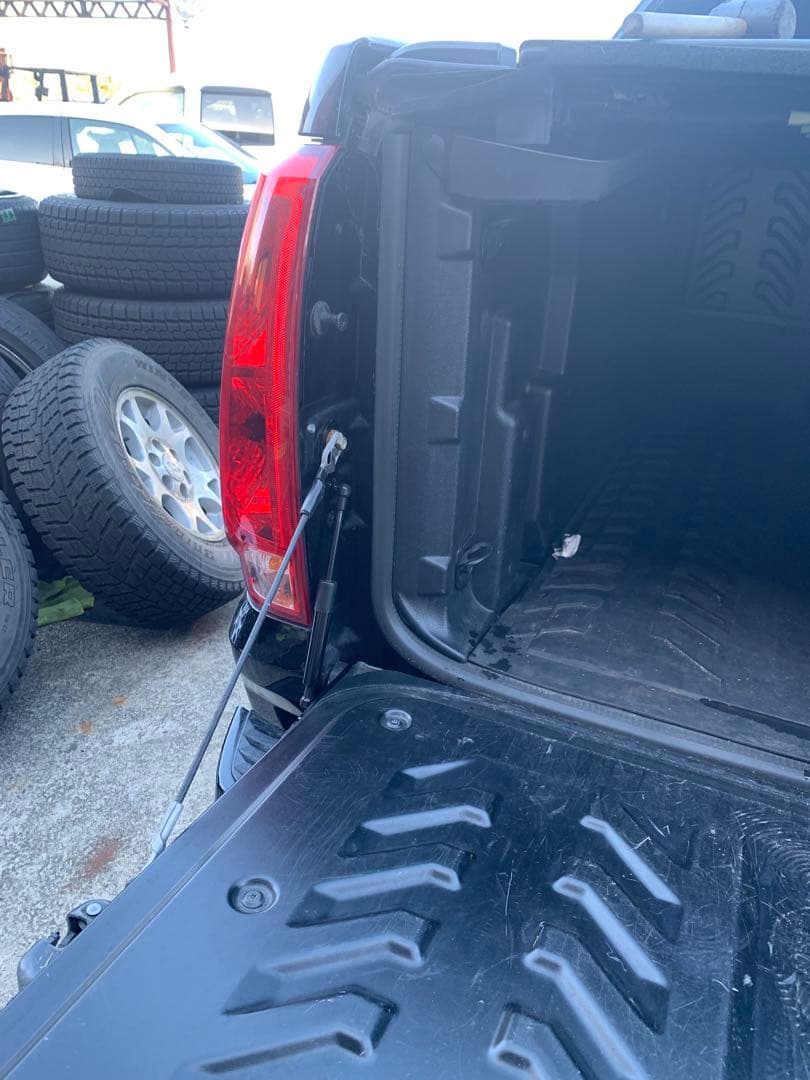 エスカレードEXT シルバラード　リアゲートダンパー取り付け金具SET