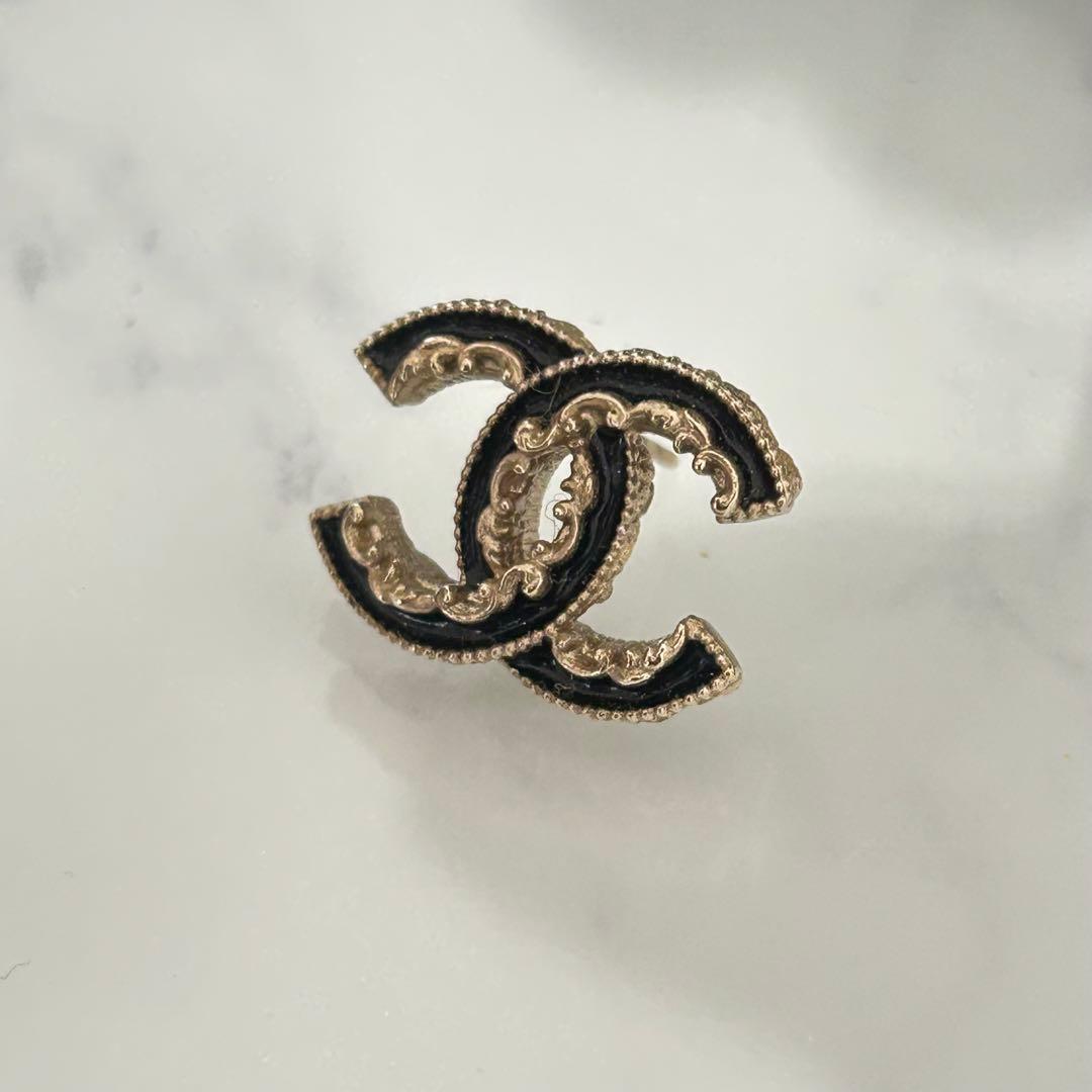 CHANEL ロゴデザイン ピアス(片耳) B13C