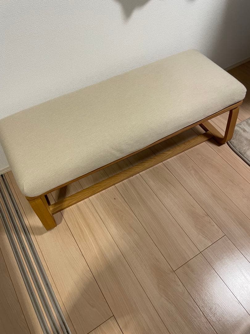 無印　リビングでもダイニングでもつかえるベンチオーク材　ベージュの布製ベンチ