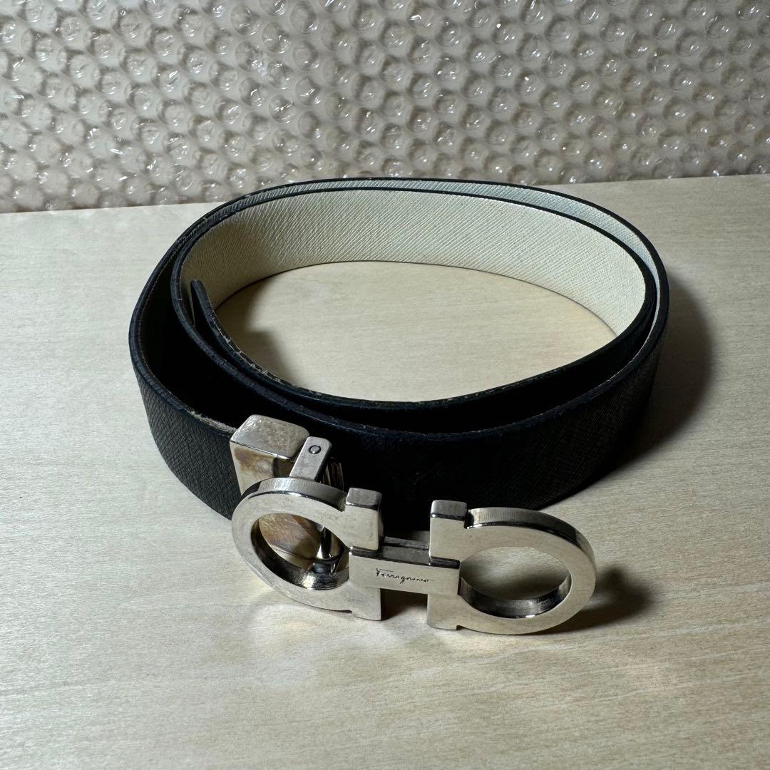 フェラガモ　リバーシブルレザーベルト　ブラック/アイボリー