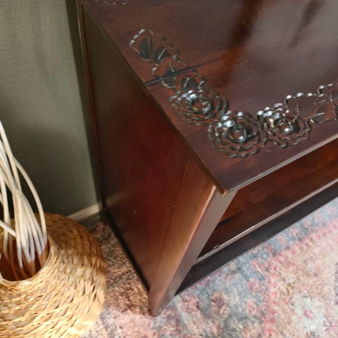 アジアン家具 木製 キャビネット 飾り棚 AVボード 彫刻 花模様 マホガニー色