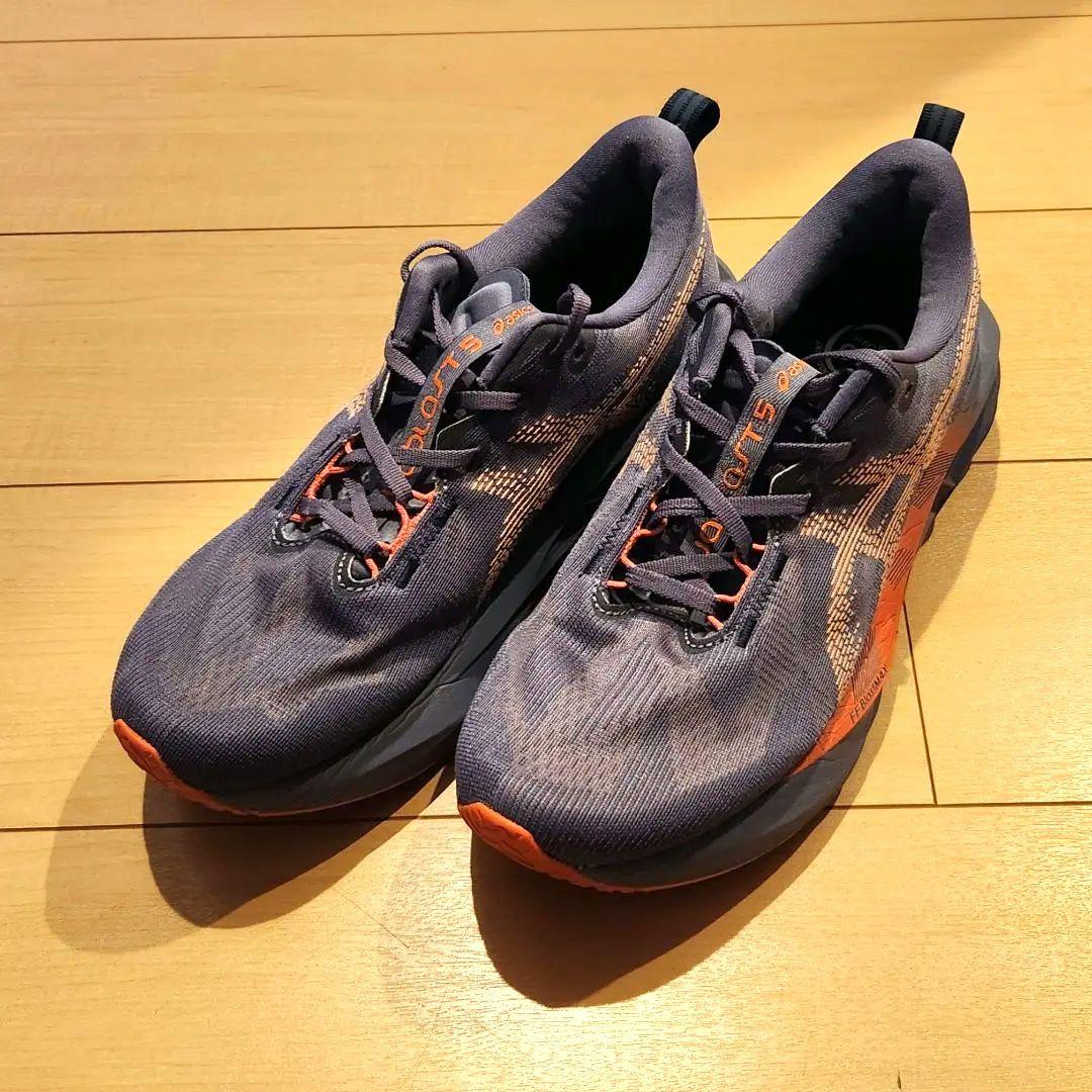 大幅値下げ 人気色 美品 アシックス ノヴァブラスト5