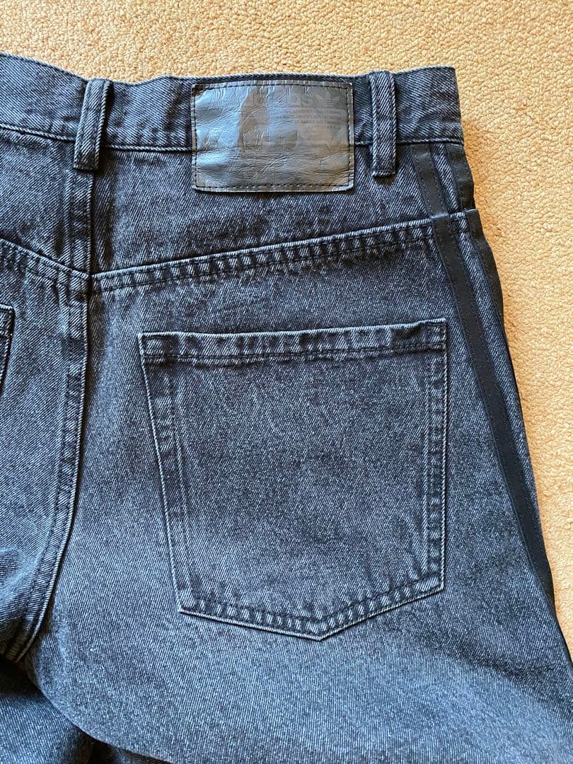 アディダス ADILENIUM シーズン 3 ルーズフィット デニムパンツ