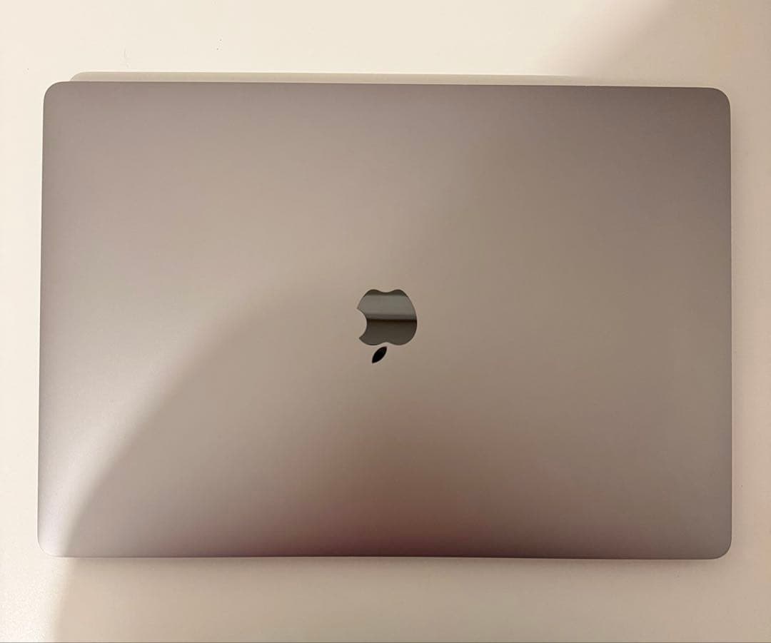 美品 Macbook Pro 2019 16インチ Office付ける