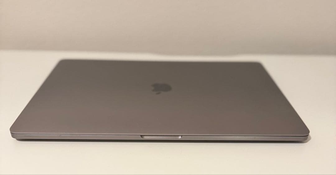 美品 Macbook Pro 2019 16インチ Office付ける