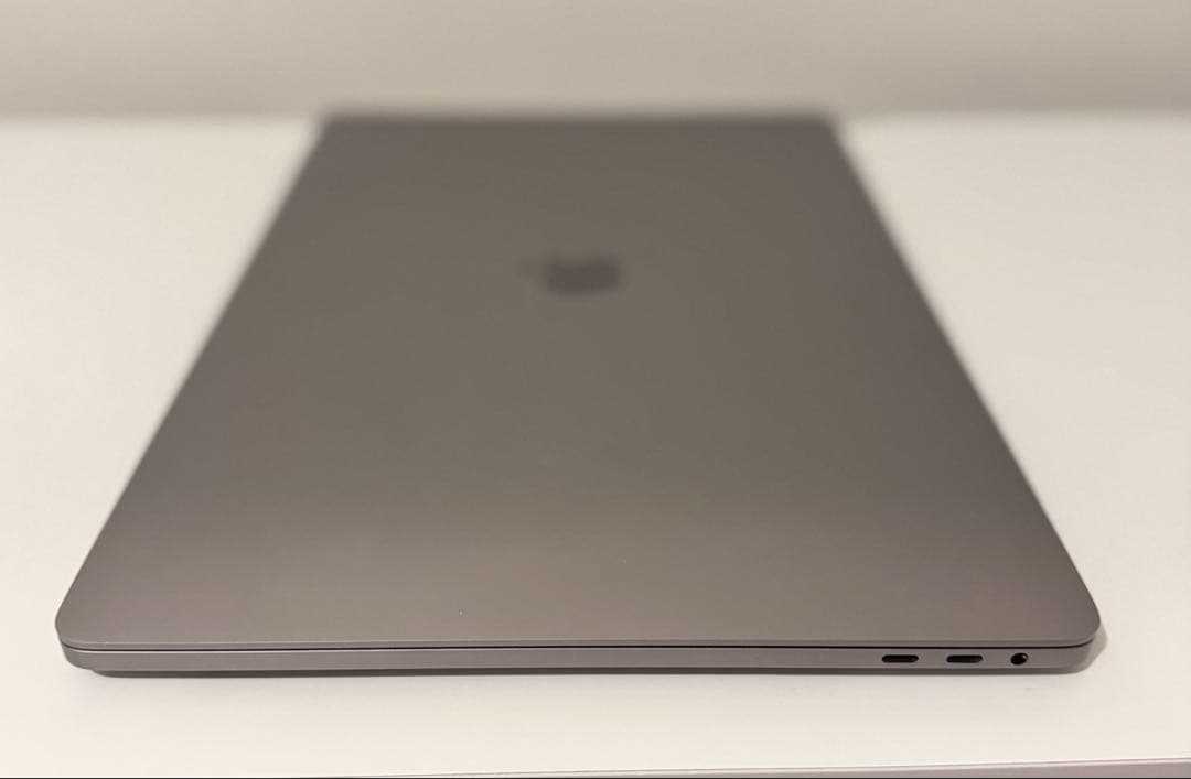 美品 Macbook Pro 2019 16インチ Office付ける