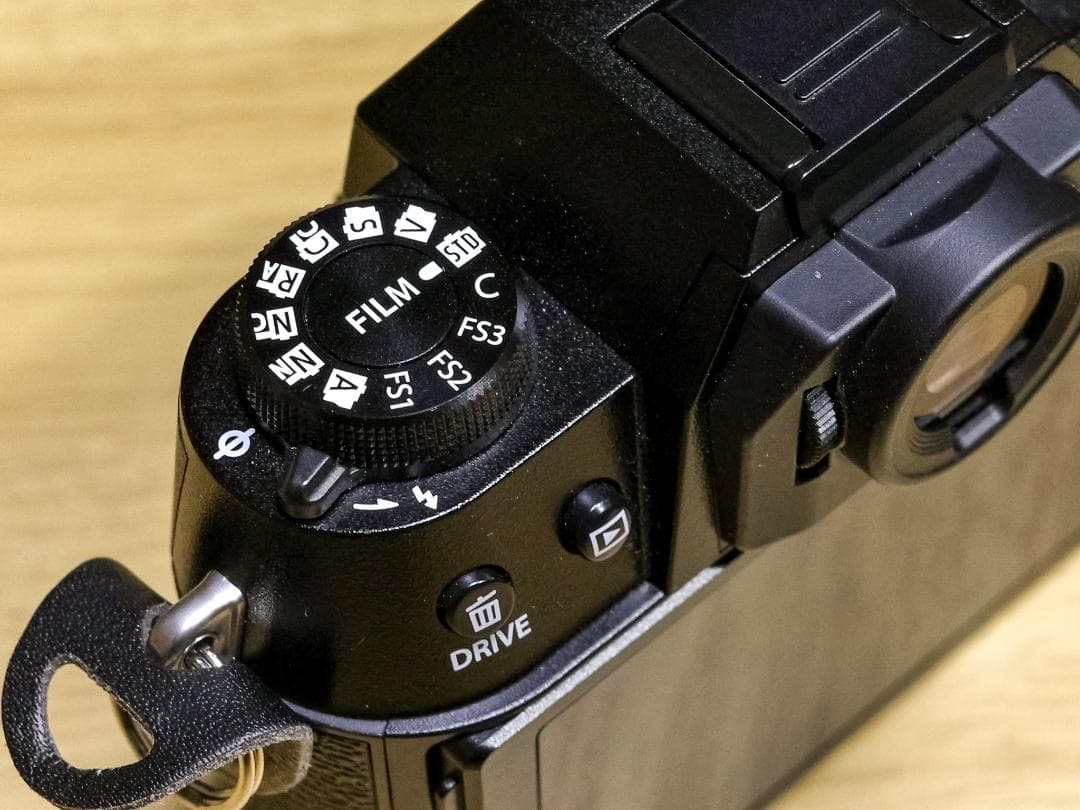 FUJIFILM X-T50 ボディ 純正チャージャー + 予備バッテリー付き