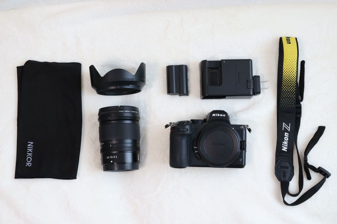 Nikon Z5 + Z 24-70mm f4 S（ボディ箱なし、レンズ箱あり）