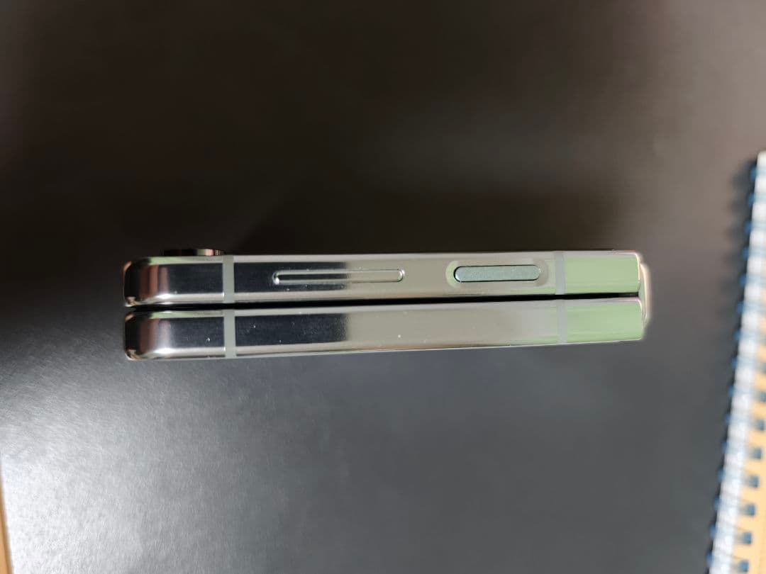 galaxy zflip5 256GB 傷あり