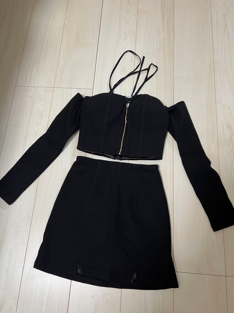 ROBE de FLEURS ブラックオフショルダーミニドレス