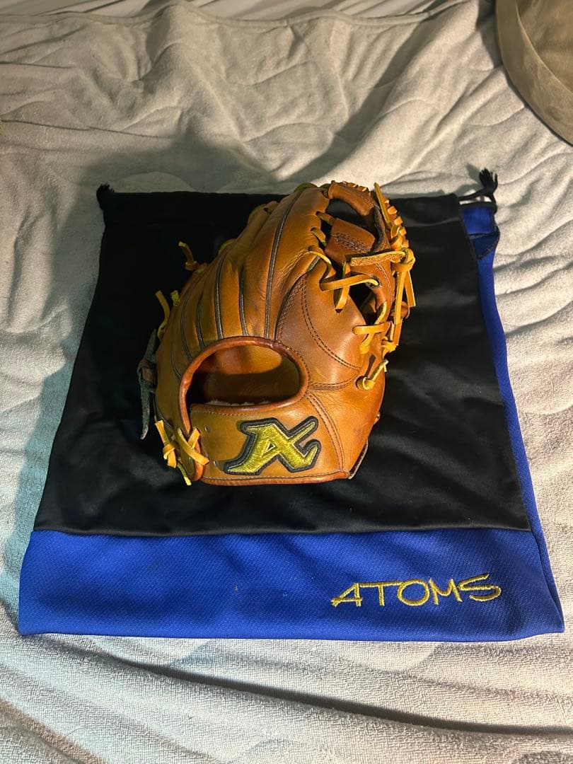 ATOMS 硬式グローブ　アトムズ　袋付き　ヒモ交換済み