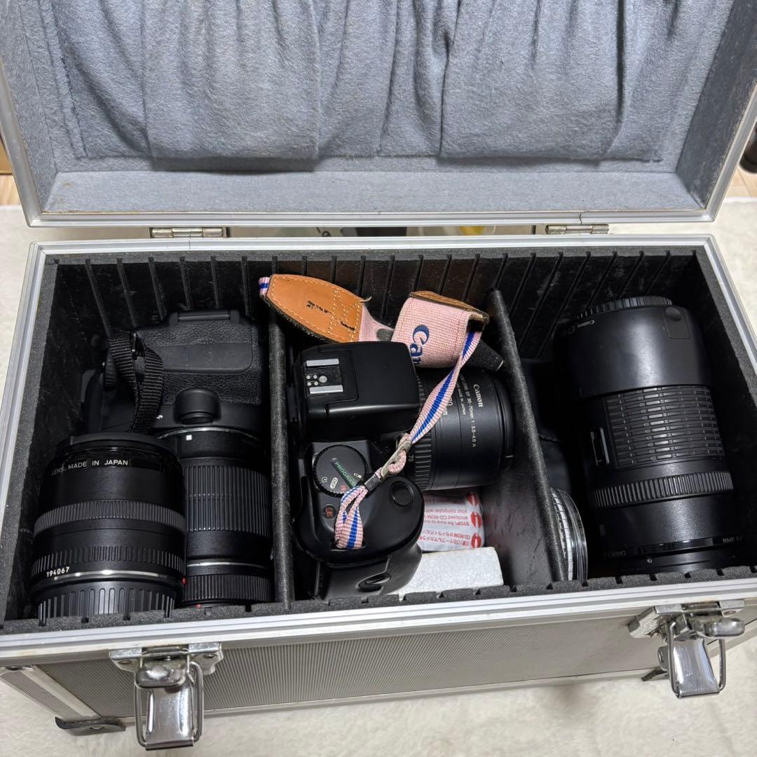 アルミケース付き　カメラ